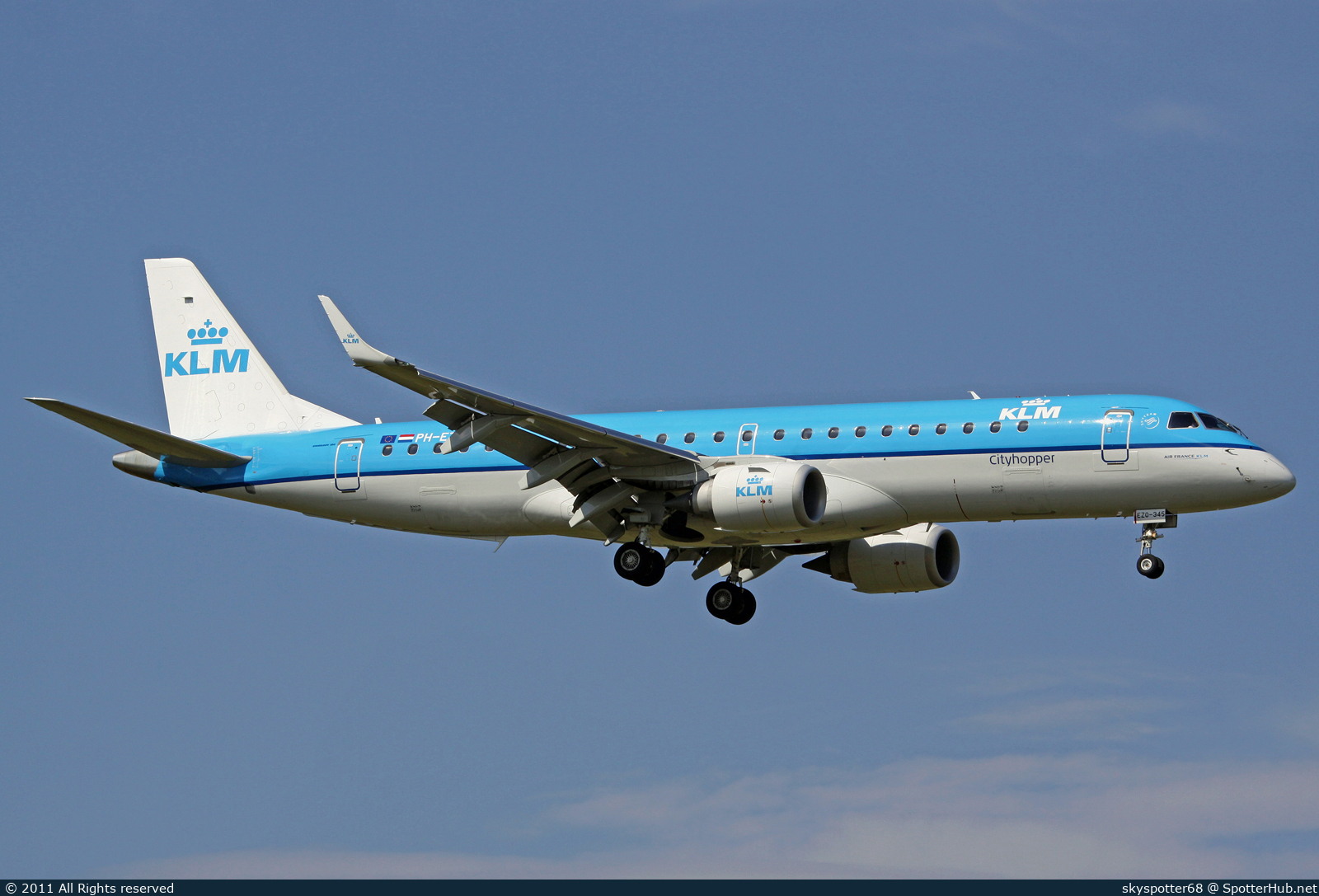 Photo of PH-EZO - Embraer ERJ-190STD operated by KLM Cityhopper