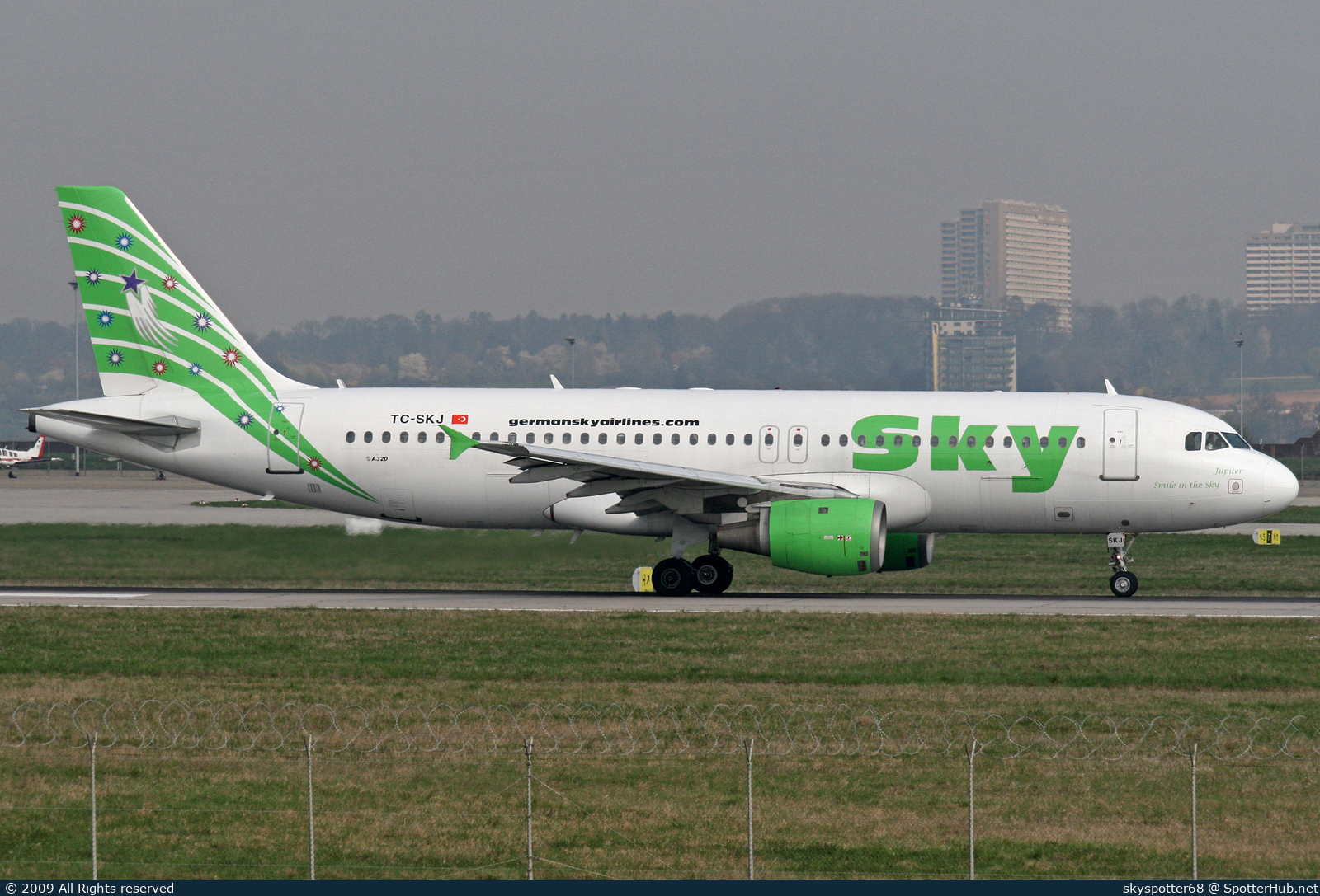 Photo of TC-SKJ - Airbus A320-211 operated by Sky Airlines