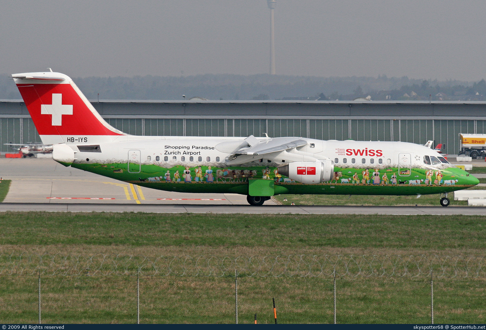Photo of HB-IYS - British Aerospace Avro RJ100 operated by Swiss International Air Lines
