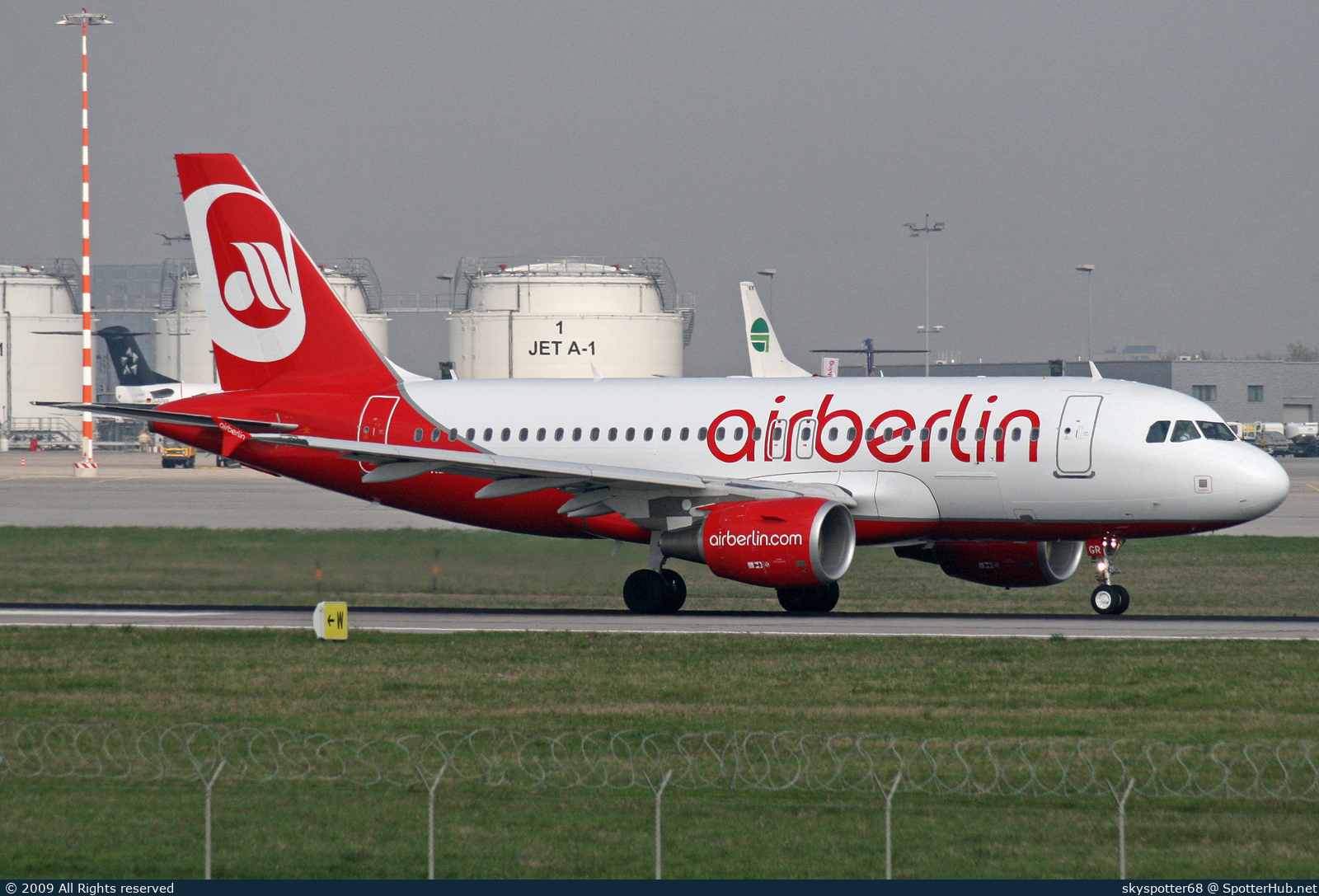 Photo of D-ABGR - Airbus A319-112 operated by Air Berlin