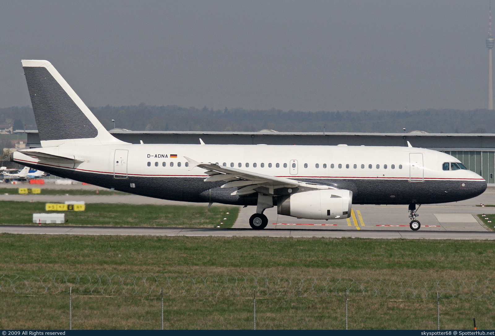 Photo of D-ADNA - Airbus A319-133(CJ) operated by DC Aviation