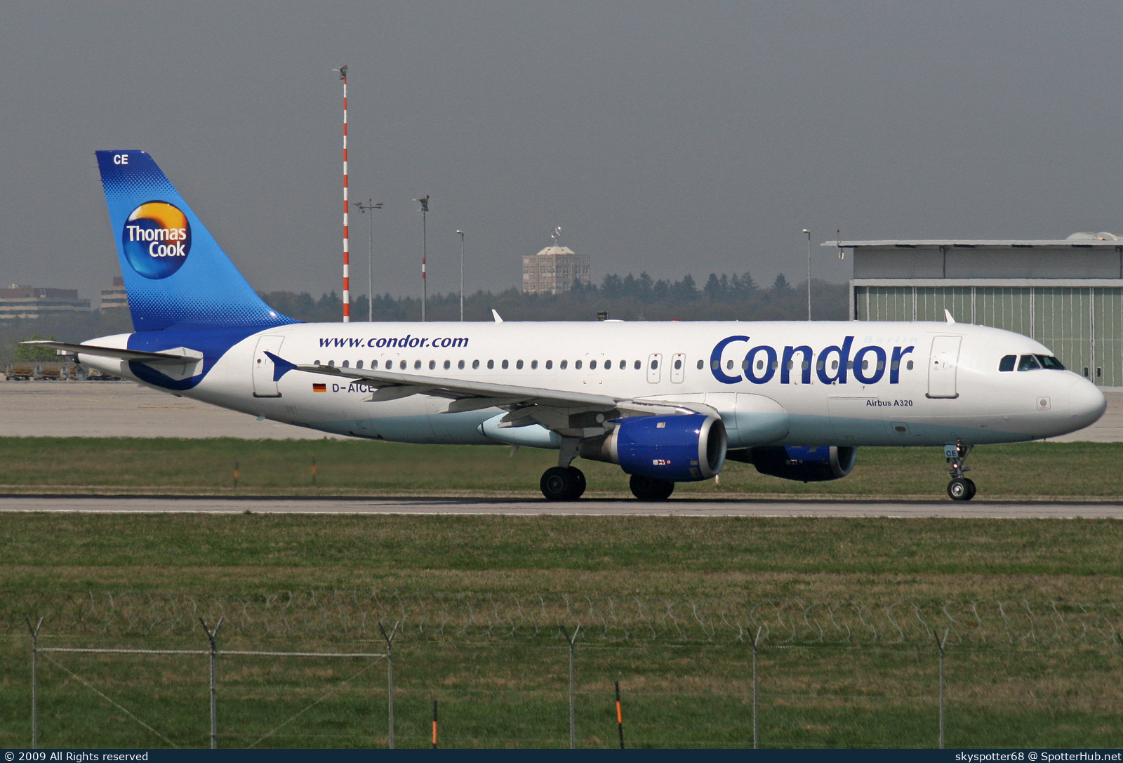 Photo of D-AICE - Airbus A320-212 operated by Condor