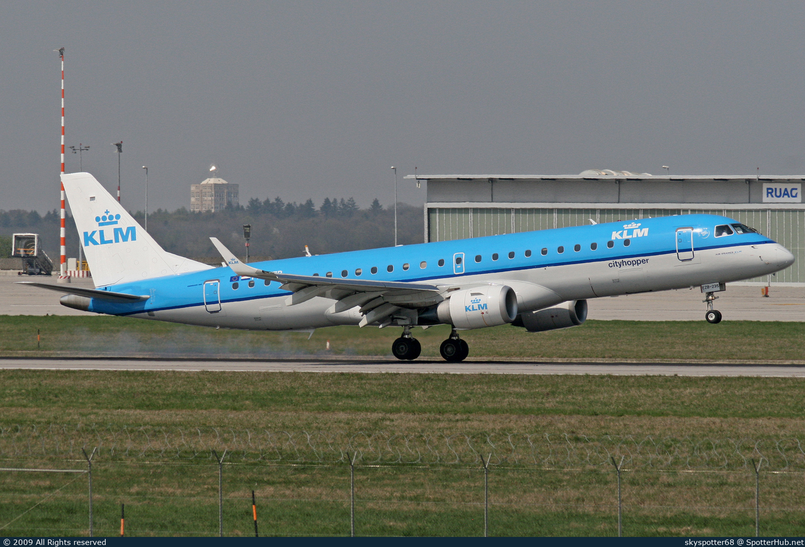 Photo of PH-EZB - Embraer ERJ-190STD operated by KLM Cityhopper