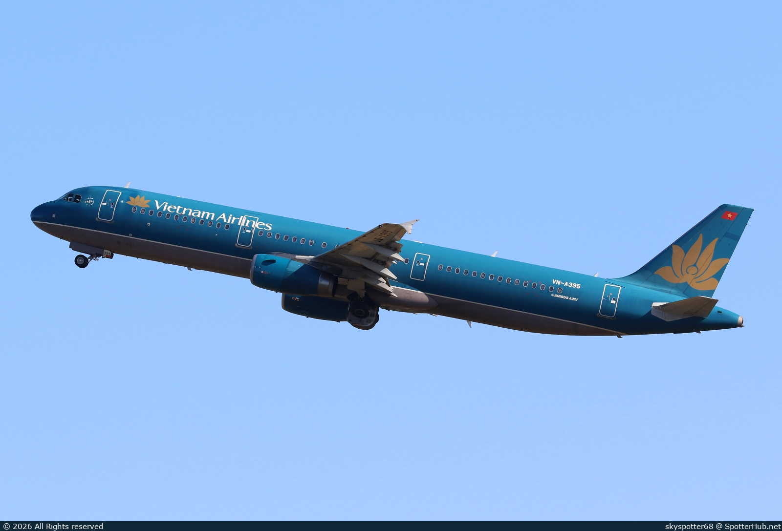 Photo of VN-A395 - Airbus A321-231 operated by Vietnam Airlines