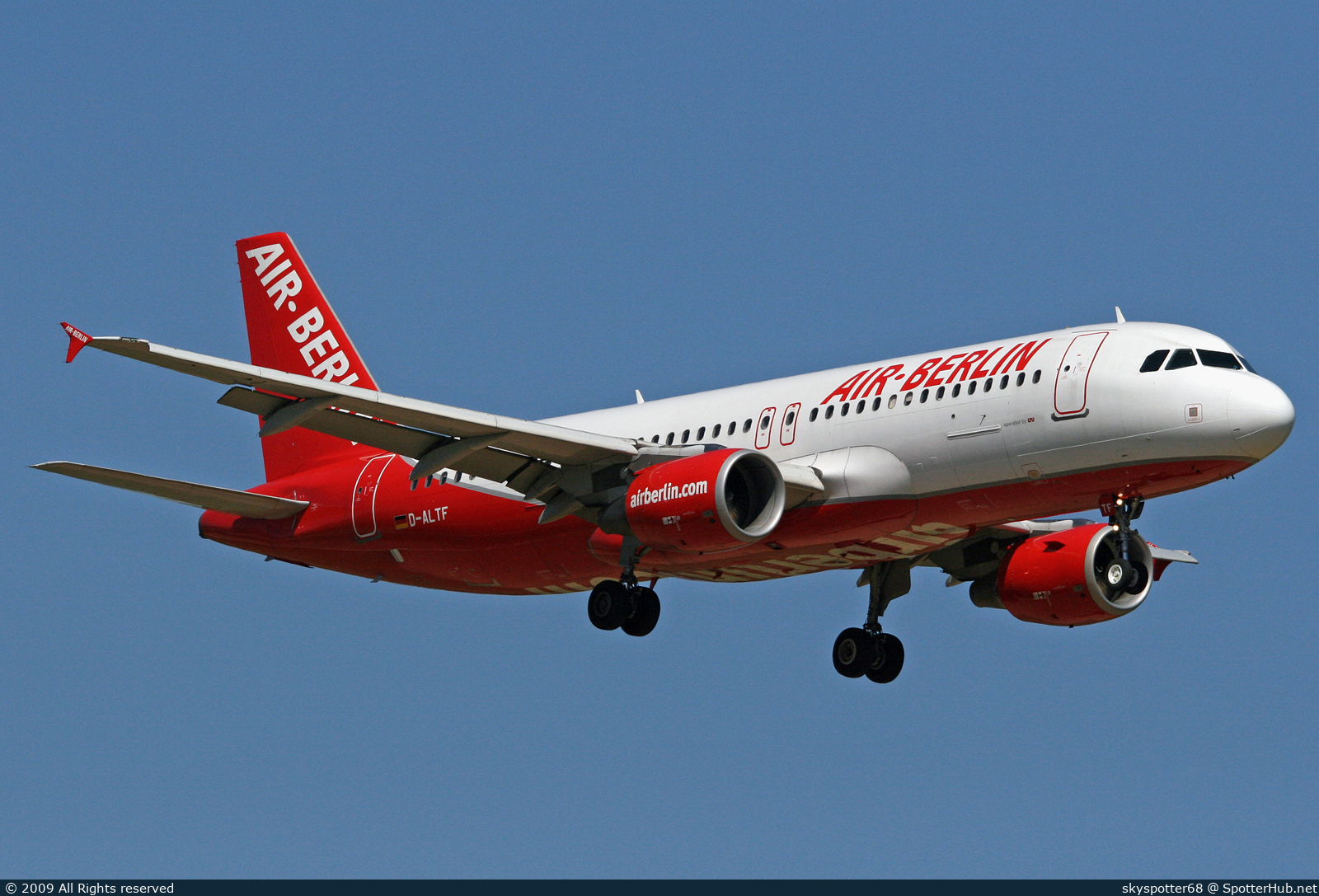 Photo of D-ALTF - Airbus A320-214 operated by Air Berlin