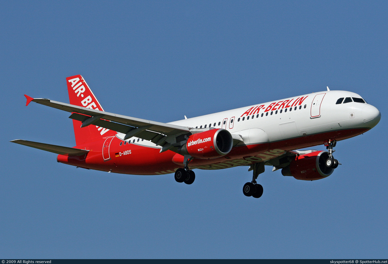 Photo of D-ABDS - Airbus A320-214 operated by Air Berlin