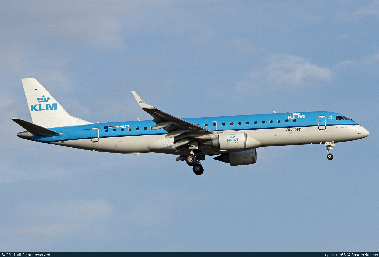 Photo of PH-EZS - Embraer ERJ-190STD operated by KLM Cityhopper