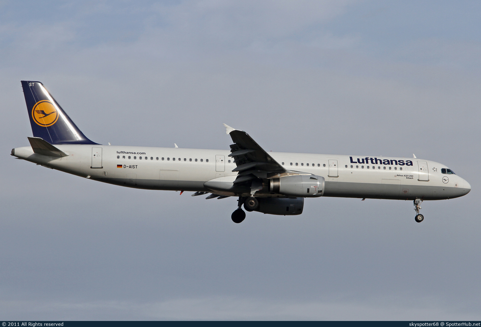 Photo of D-AIST - Airbus A321-231 operated by Lufthansa
