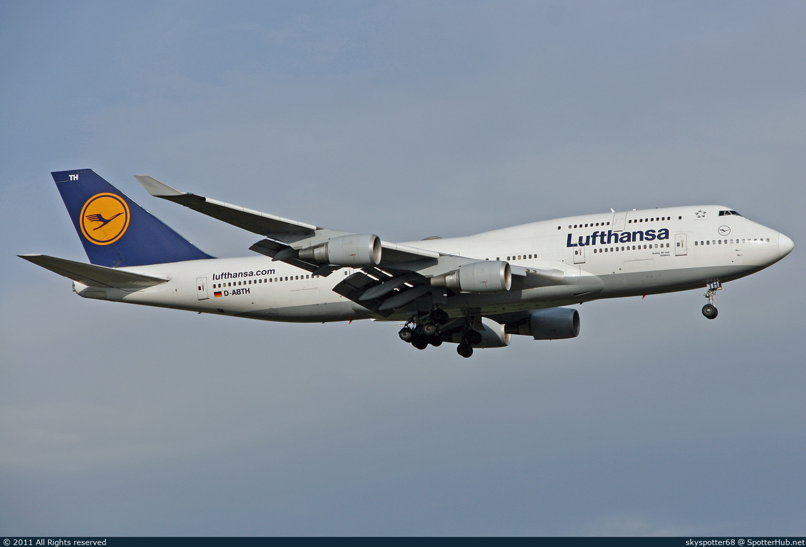 Photo of D-ABTH - Boeing 747-430(M) operated by Lufthansa