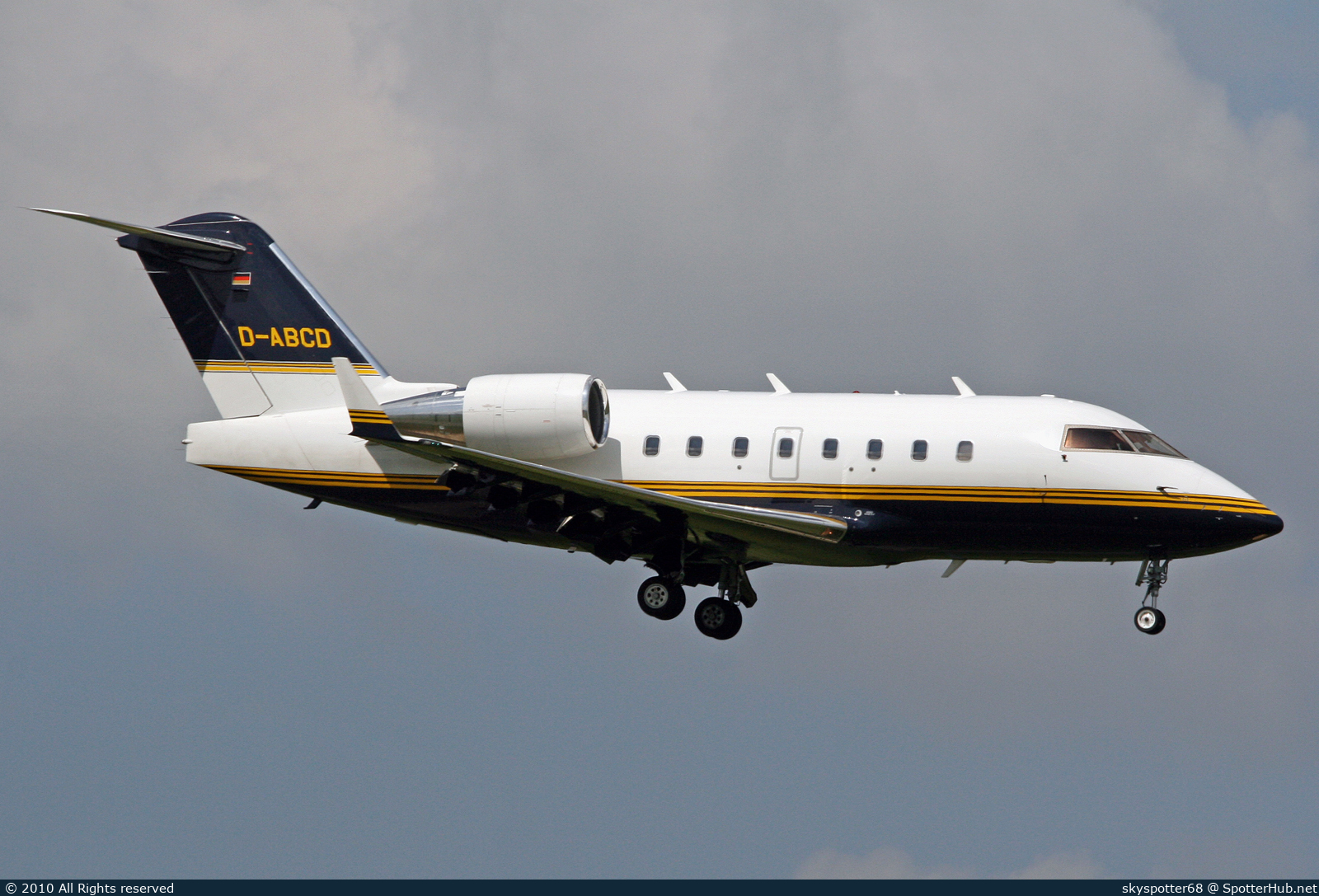 Photo of D-ABCD - Bombardier Challenger 604 operated by DC Aviation