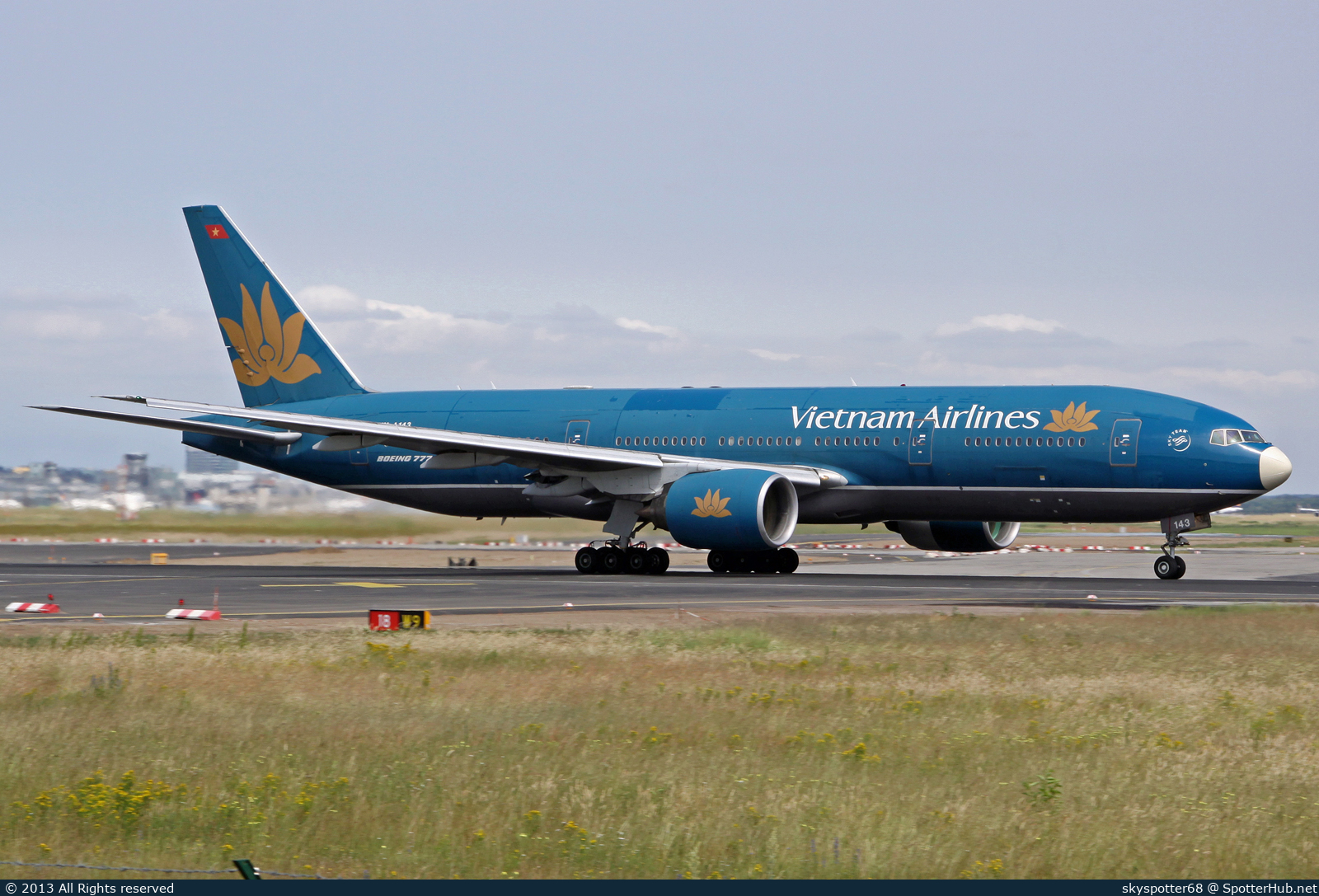 Photo of VN-A143 - Boeing 777-26K(ER) operated by Vietnam Airlines