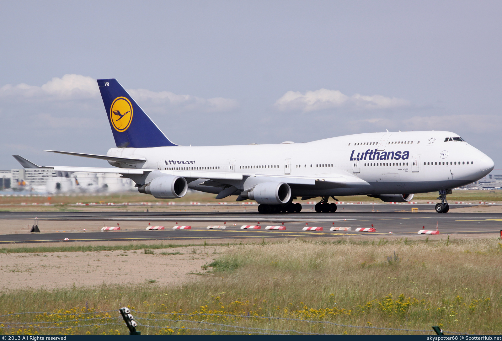 Photo of D-ABVR - Boeing 747-430 operated by Lufthansa