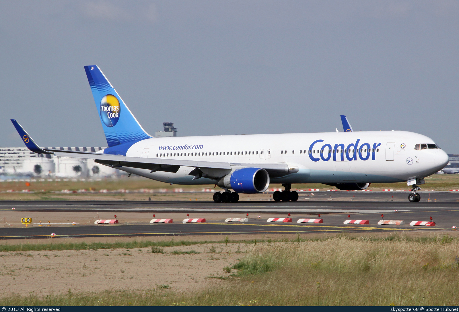 Photo of D-ABUF - Boeing 767-330(ER) operated by Condor