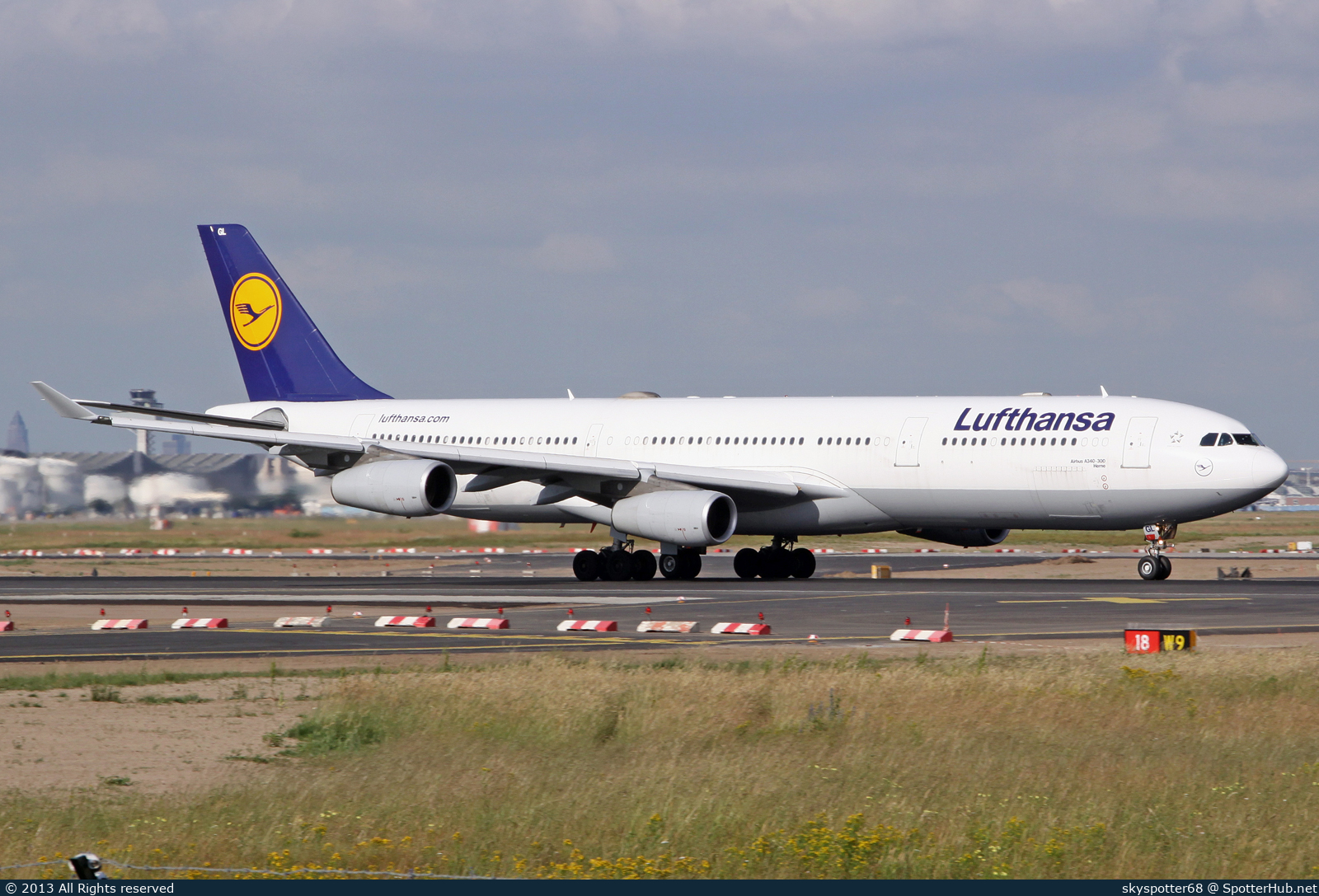 Photo of D-AIGL - Airbus A340-313 operated by Lufthansa