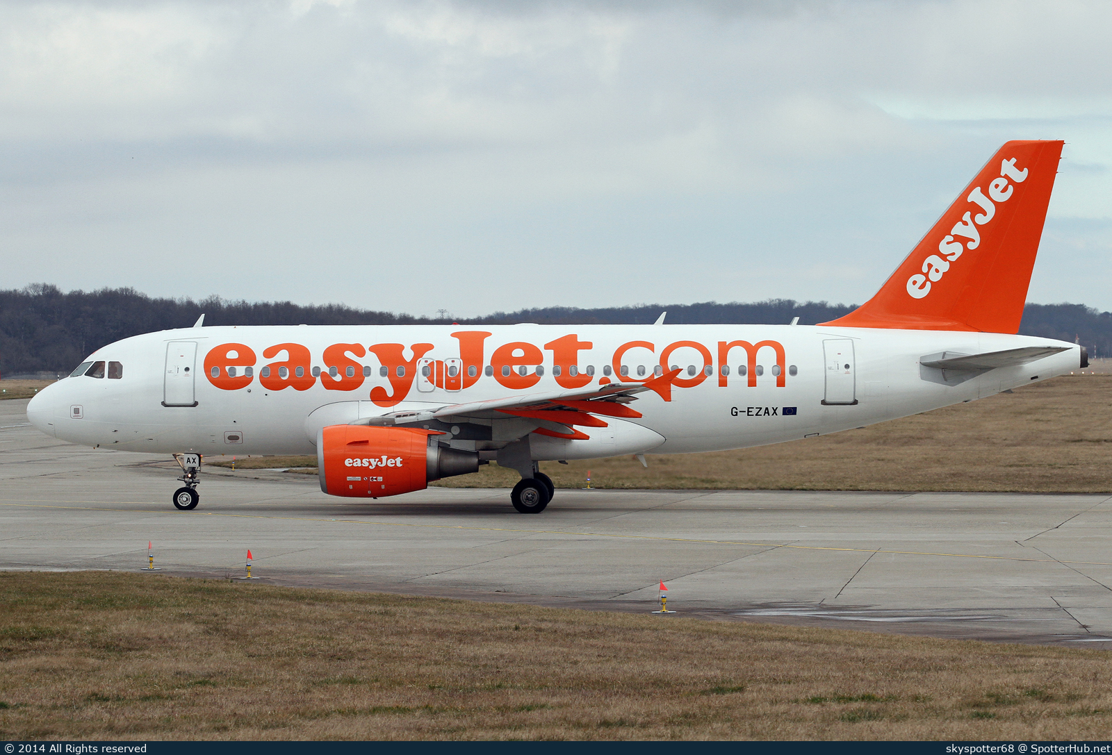 Photo of G-EZAX - Airbus A319-111 operated by easyJet