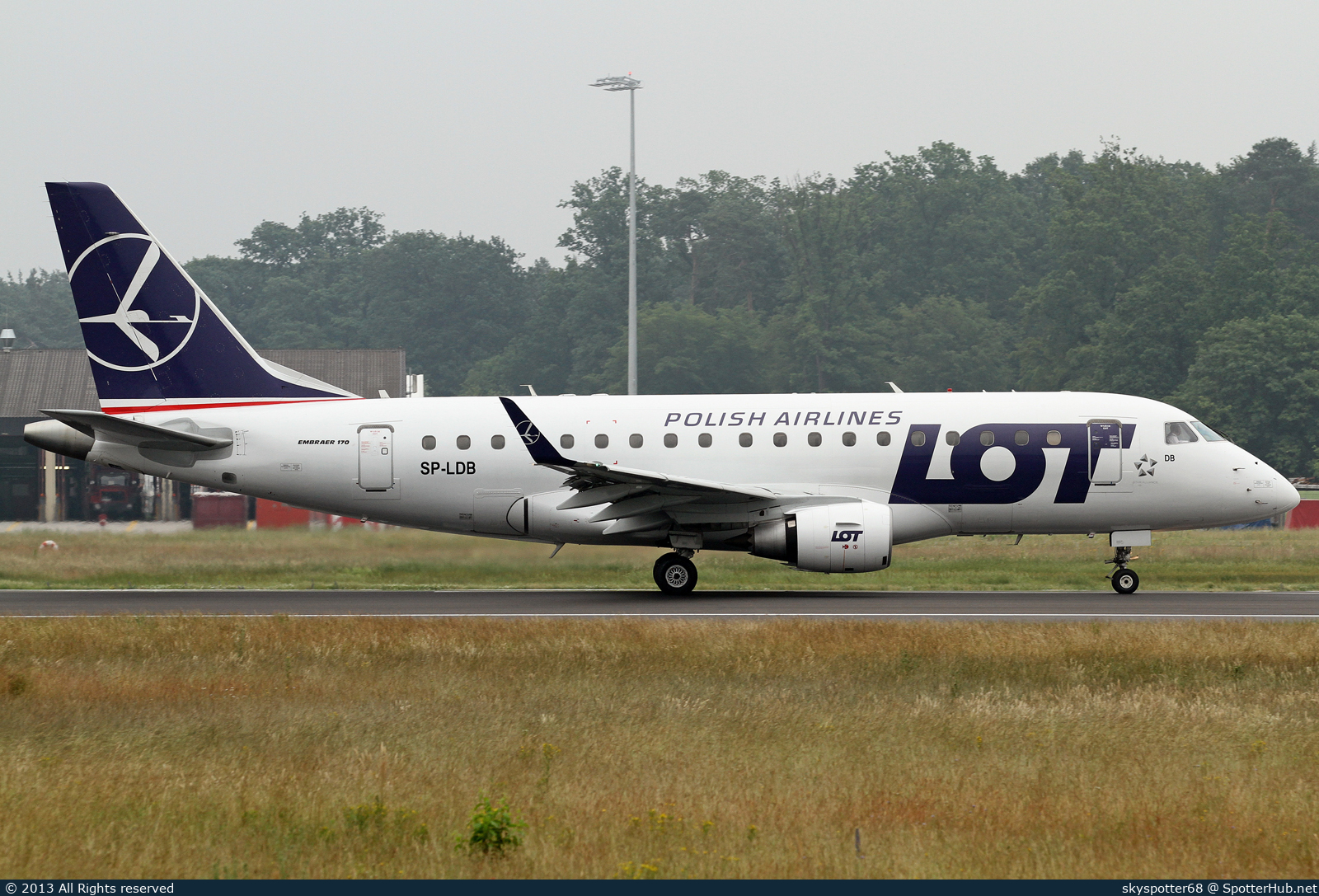 Photo of SP-LDB - Embraer ERJ-170STD operated by LOT Polish Airlines
