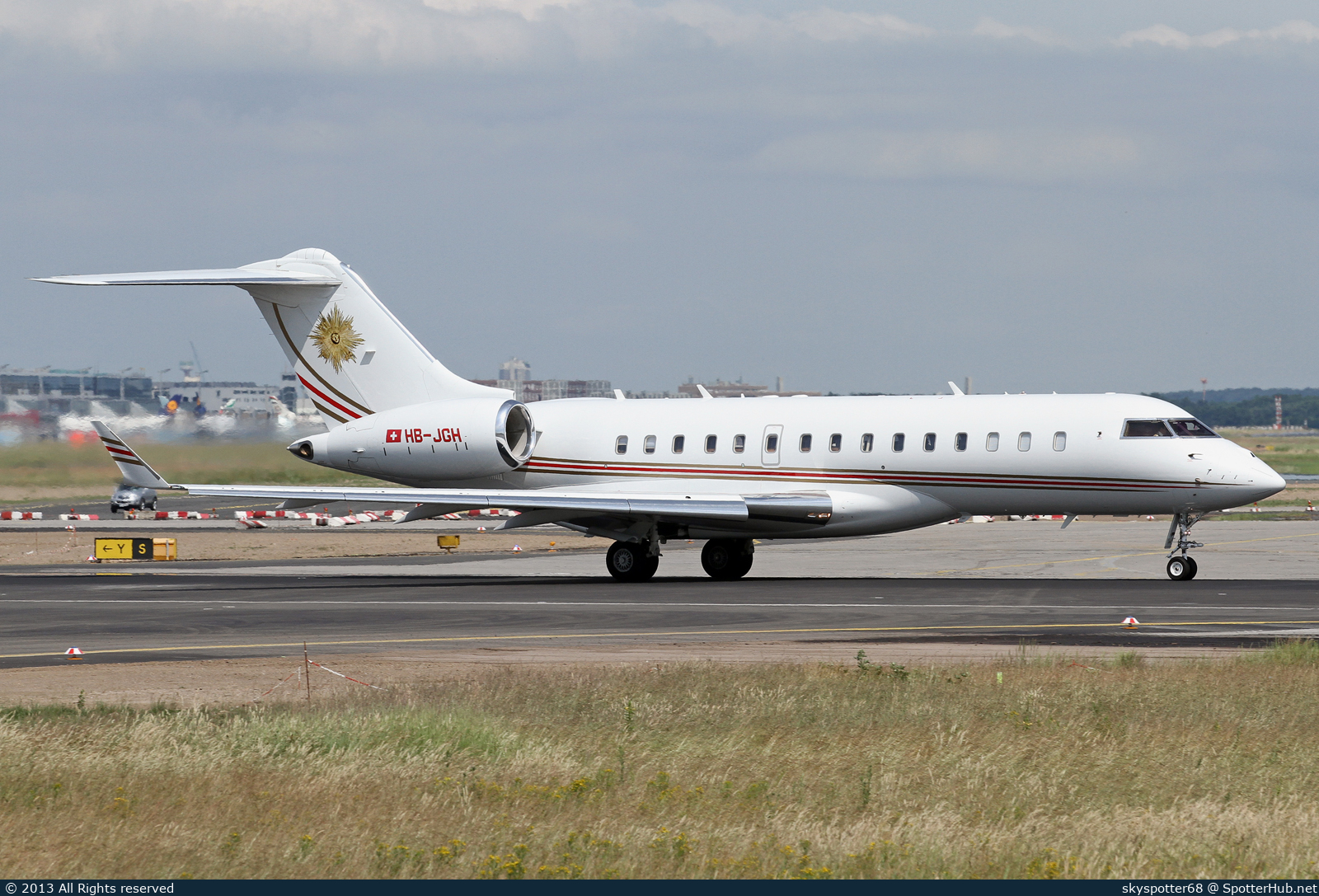 Photo of HB-JGH - Bombardier Global Express XRS operated by Comlux Aviation