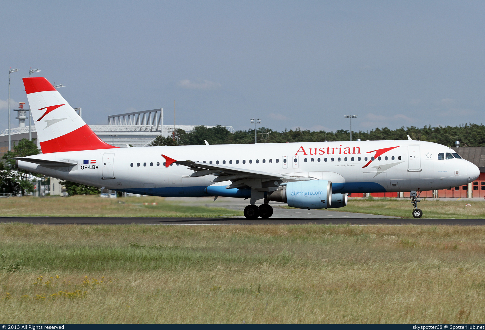 Photo of OE-LBV - Airbus A320-214 operated by Austrian Airlines