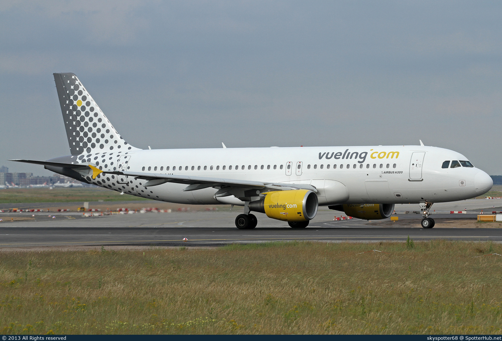 Photo of EC-LVA - Airbus A320-214 operated by Vueling