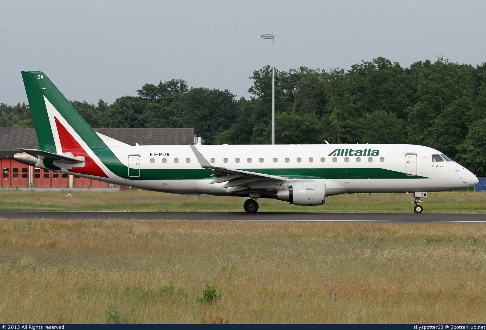 Photo of EI-RDA - Embraer ERJ-175STD operated by Alitalia CityLiner