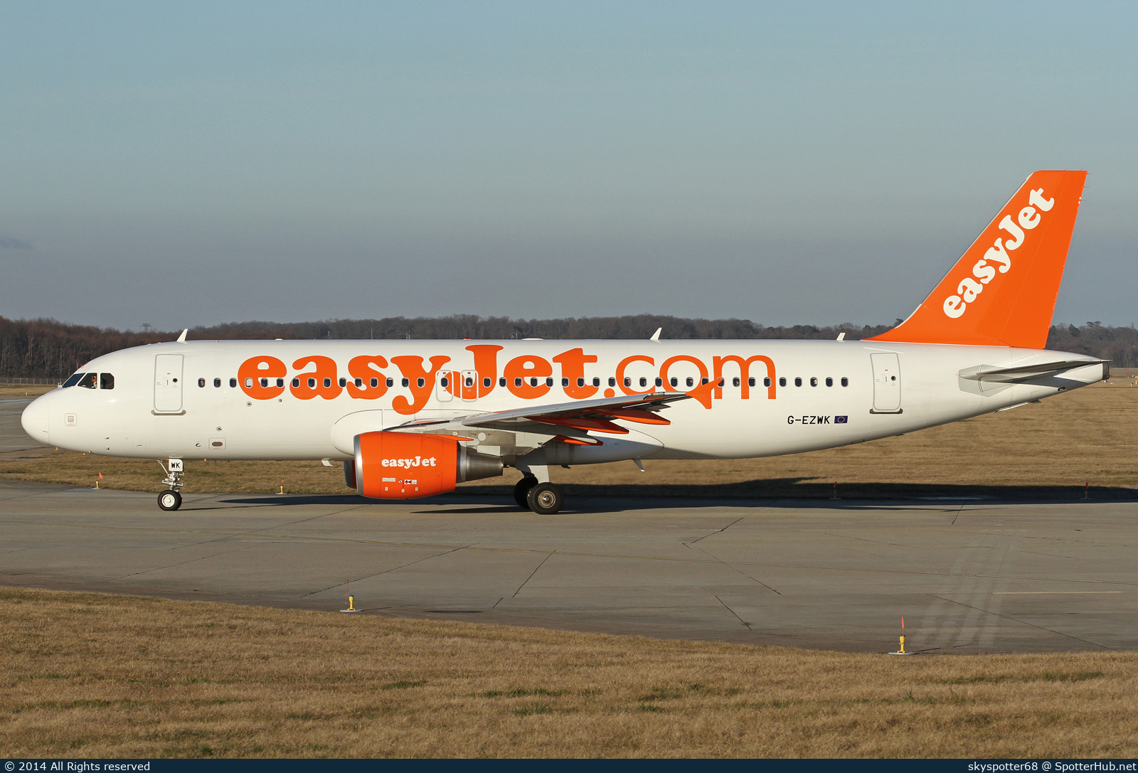 Photo of G-EZWK - Airbus A320-214 operated by easyJet
