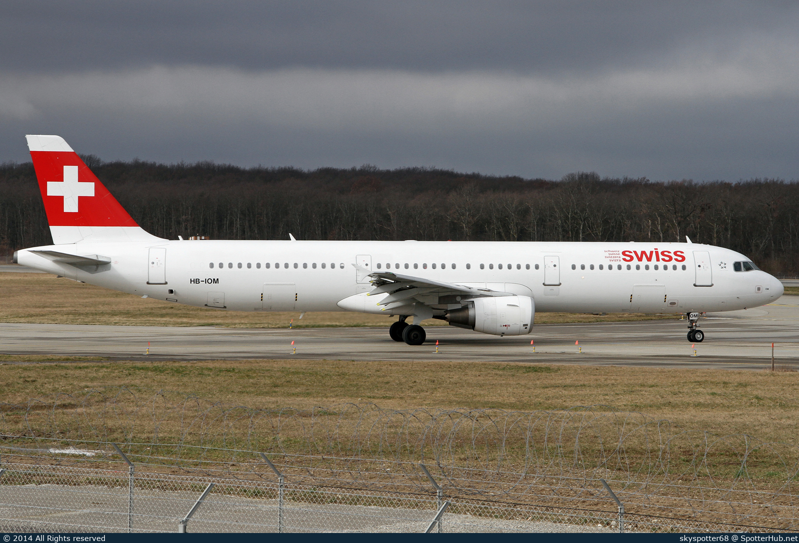 Photo of HB-IOM - Airbus A321-212 operated by Swiss International Air Lines