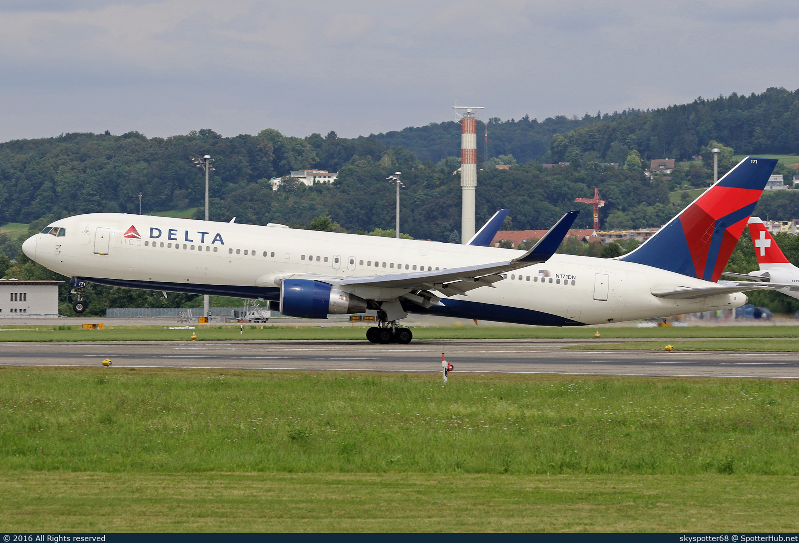 Photo of N171DN - Boeing 767-332(ER) operated by Delta Air Lines