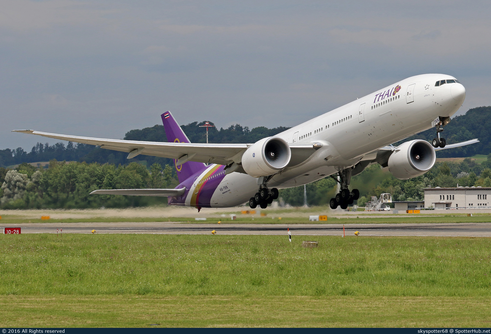 Photo of HS-TKN - Boeing 777-3AL(ER) operated by Thai Airways International