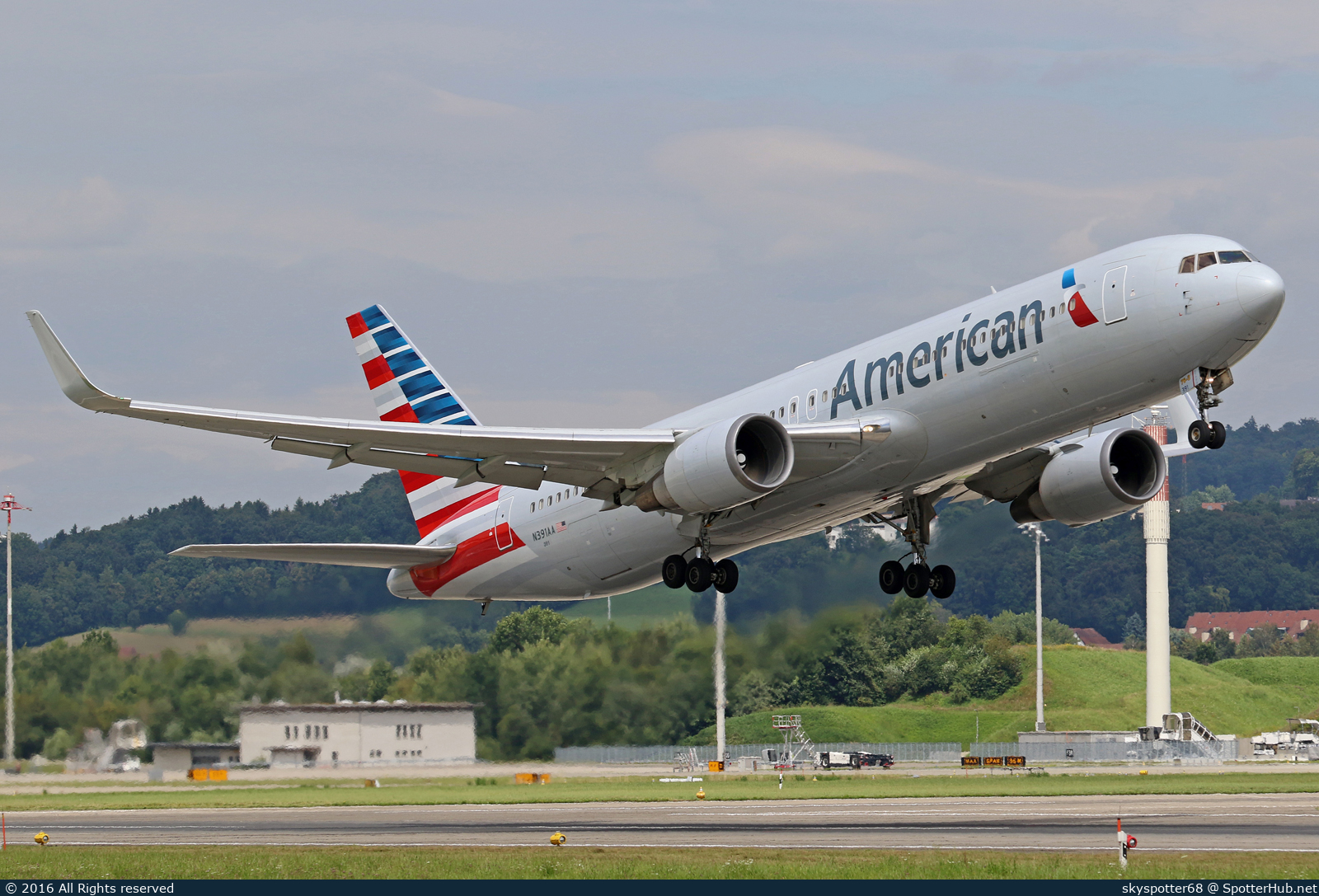 Photo of N391AA - Boeing 767-323(ER) operated by American Airlines
