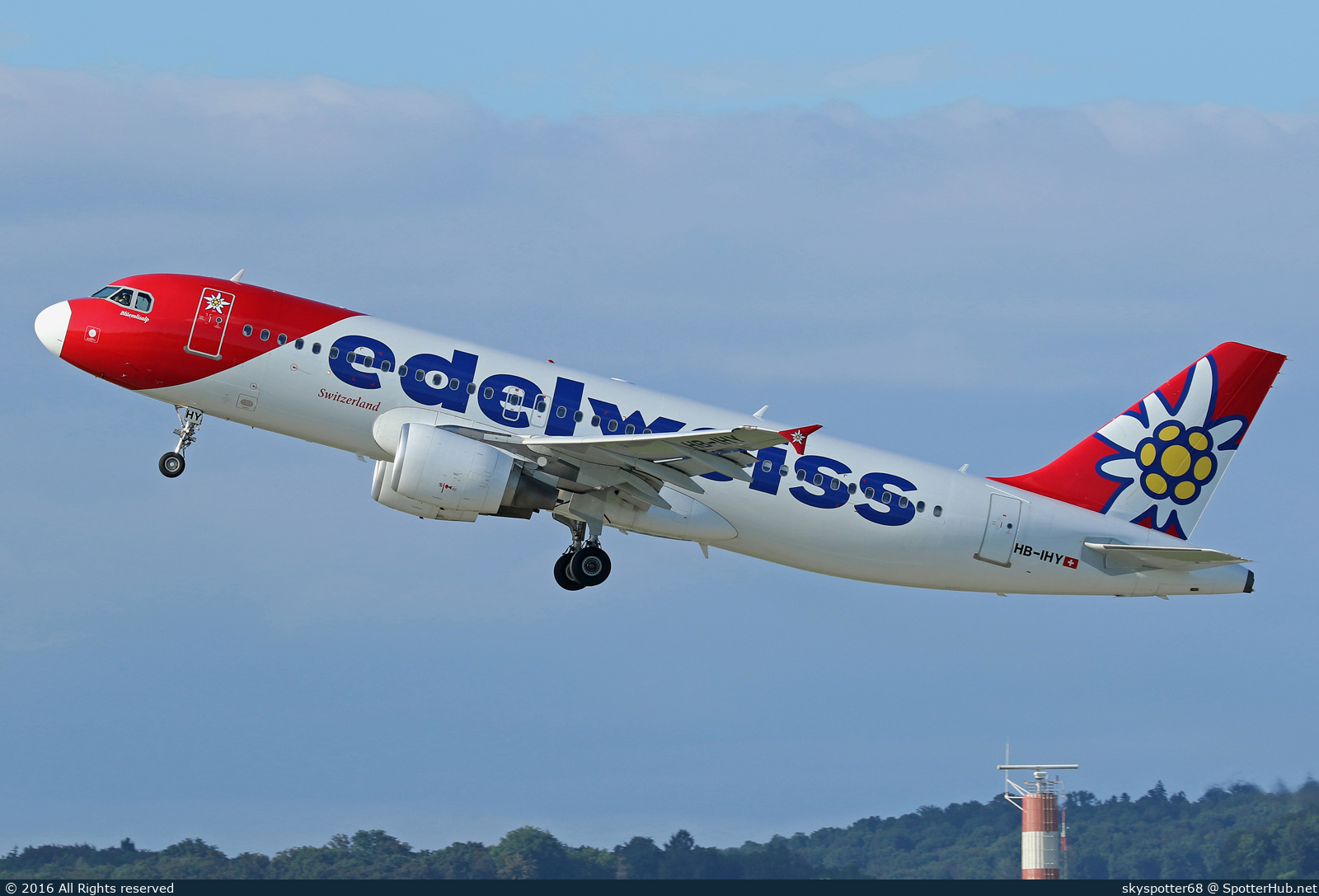 Photo of HB-IHY - Airbus A320-214 operated by Edelweiss Air