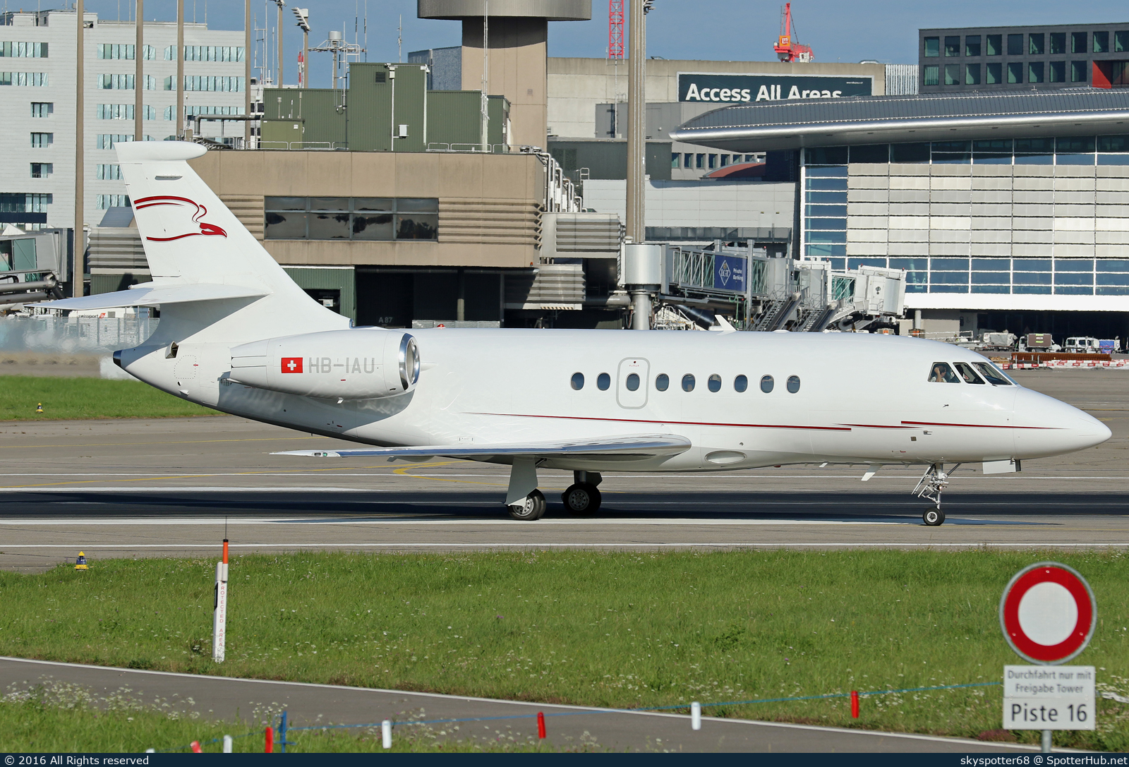 Photo of HB-IAU - Dassault Falcon 2000EX operated by Cat Aviation