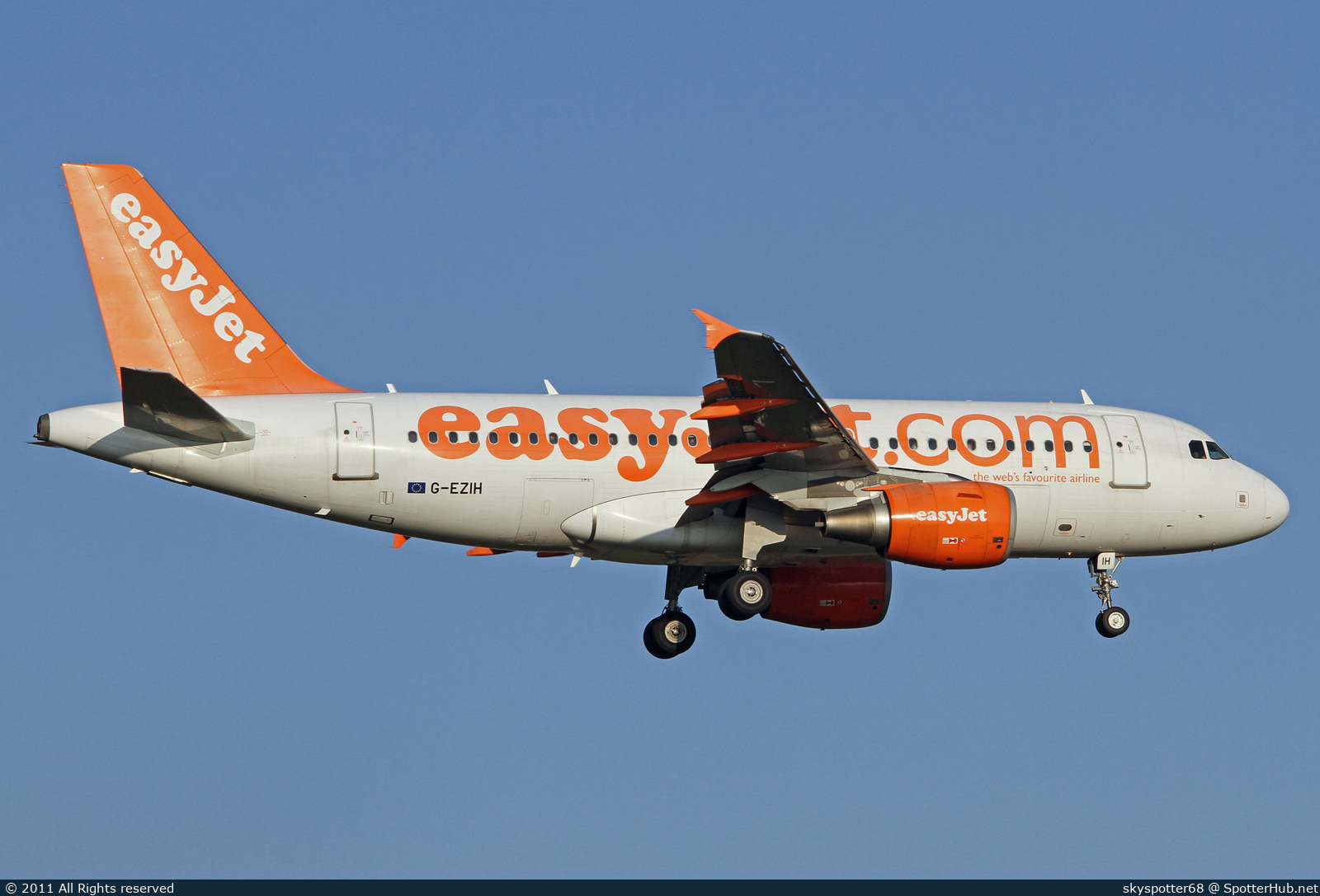 Photo of G-EZIH - Airbus A319-111 operated by easyJet