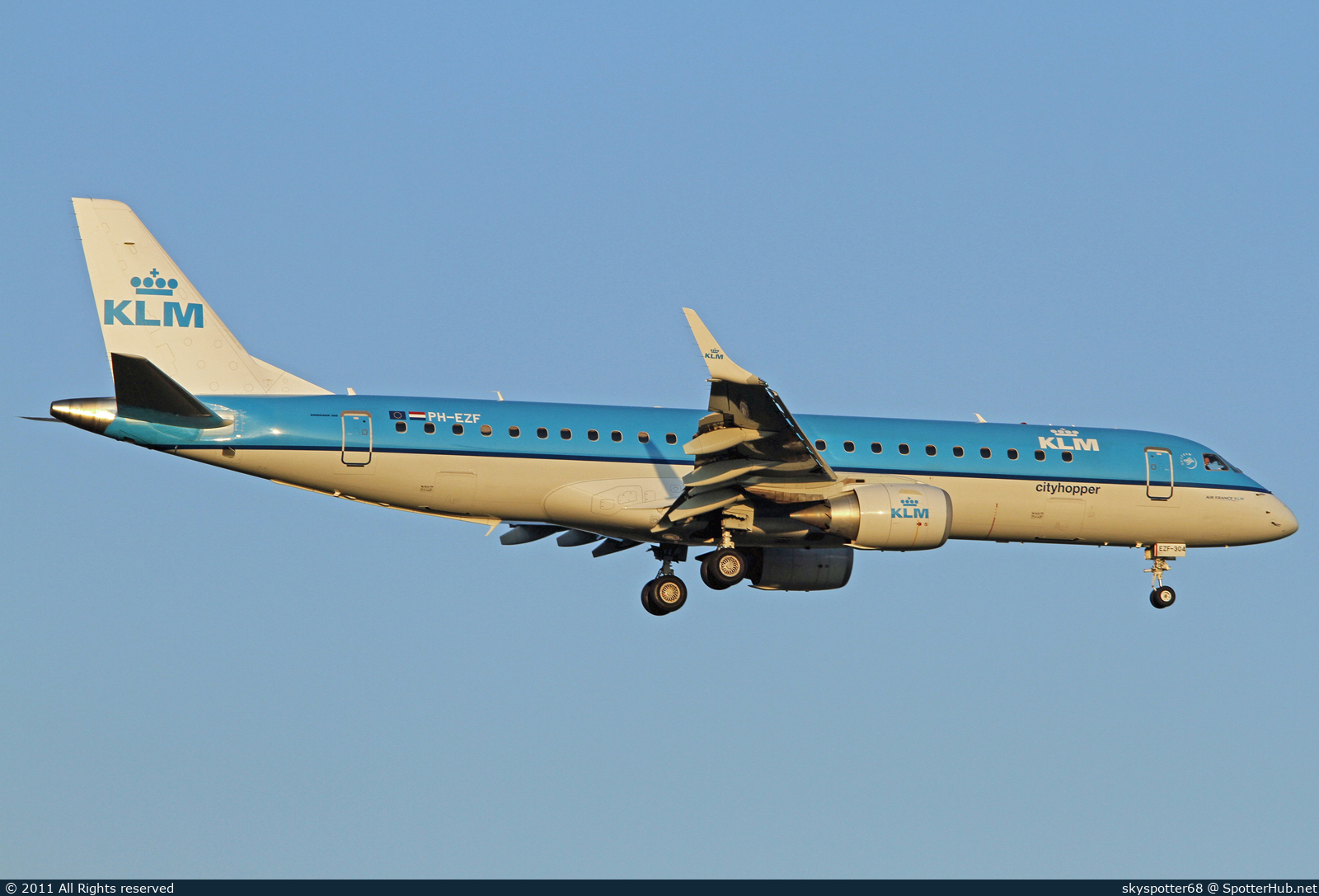 Photo of PH-EZF - Embraer ERJ-190STD operated by KLM Cityhopper