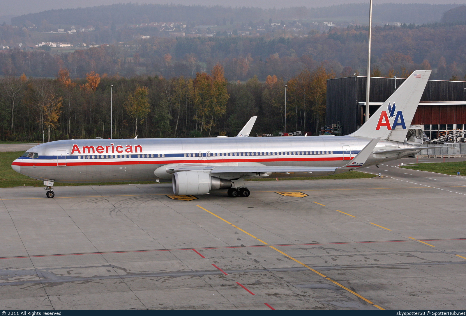 Photo of N345AN - Boeing 767-323(ER) operated by American Airlines
