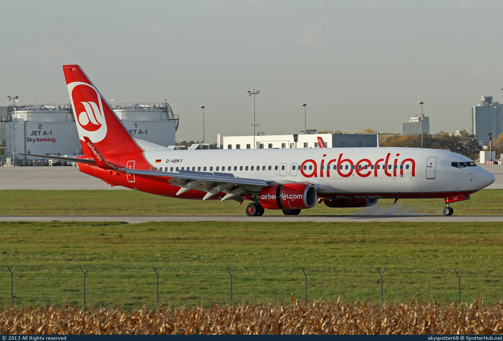 Photo of D-ABKY - Boeing 737-86J operated by Air Berlin