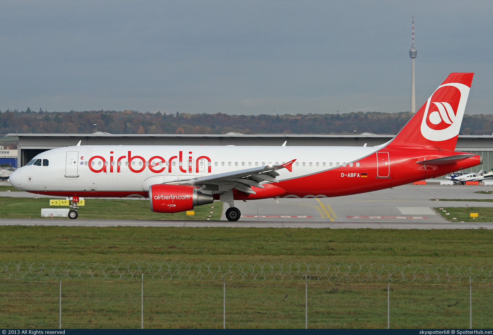 Photo of D-ABFA - Airbus A320-214 operated by Air Berlin