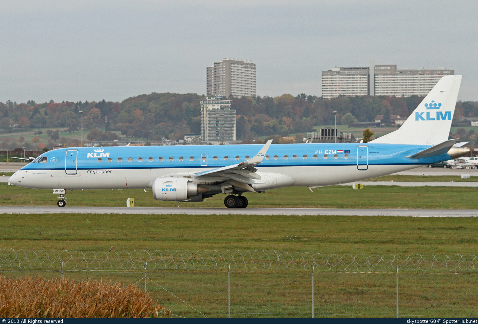 Photo of PH-EZM - Embraer ERJ-190STD operated by KLM Cityhopper