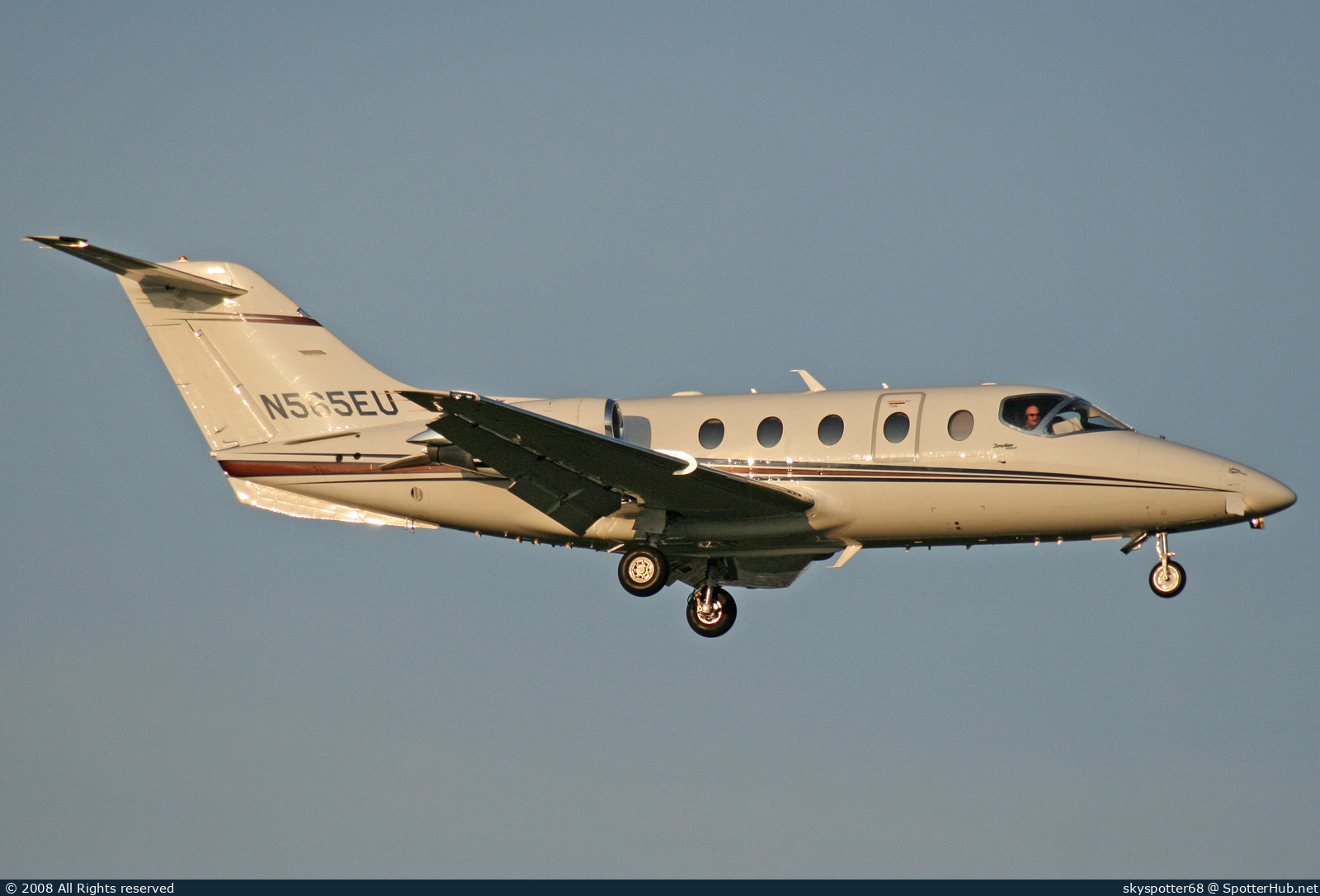 Photo of N565EU - Hawker Beechcraft 400A operated by Private