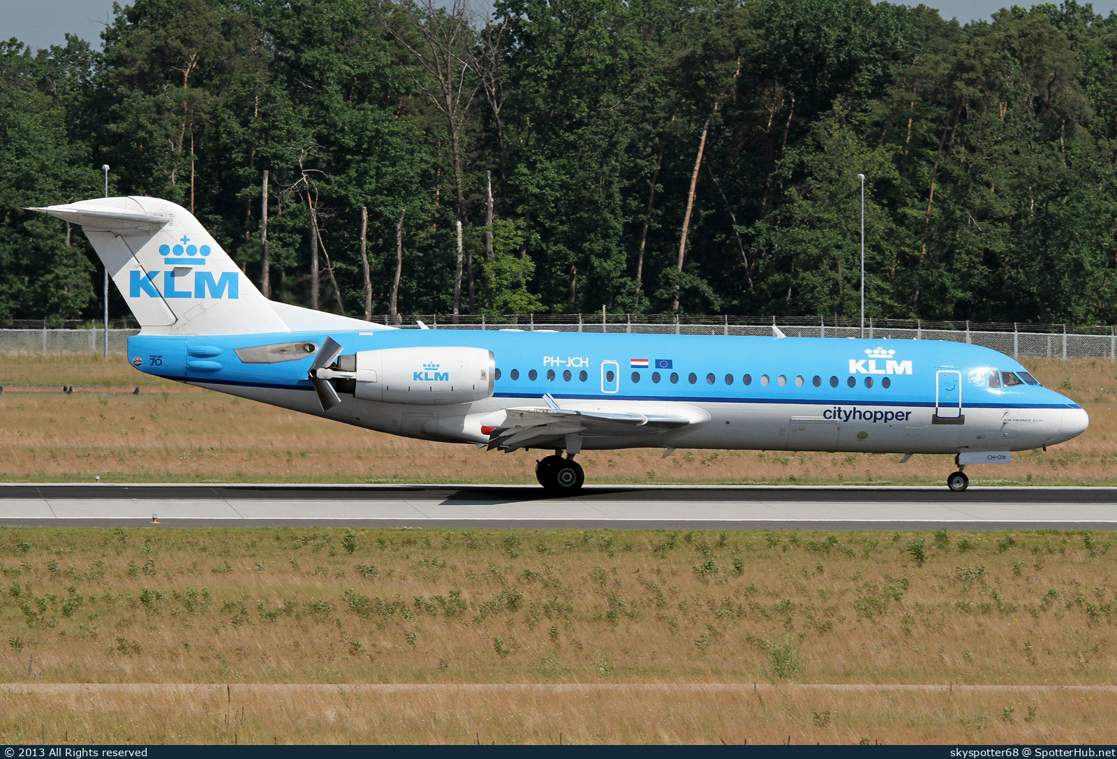 Photo of PH-JCH - Fokker 70 operated by KLM Cityhopper