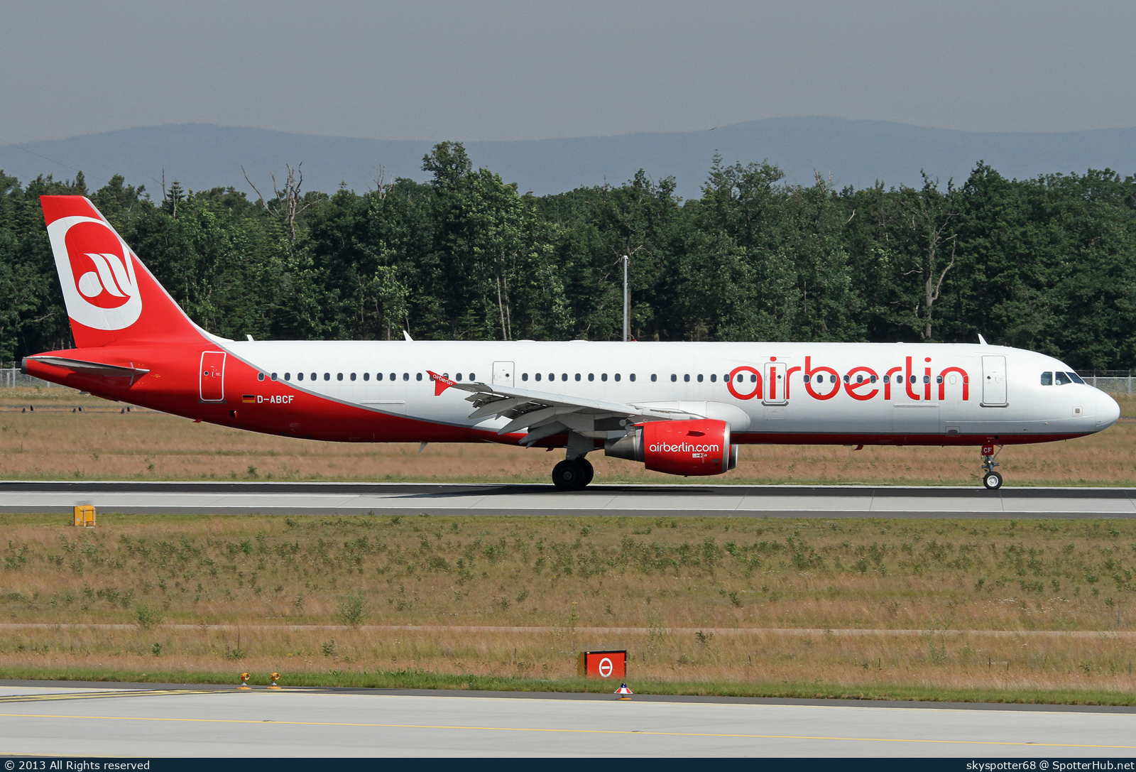 Photo of D-ABCF - Airbus A321-211 operated by Air Berlin