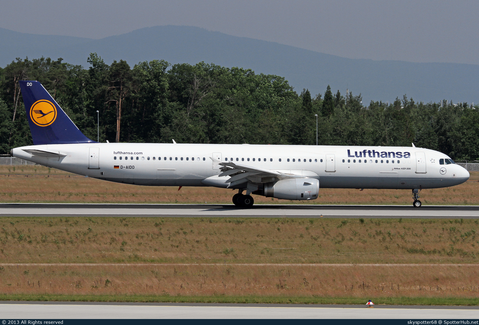 Photo of D-AIDO - Airbus A321-231 operated by Lufthansa
