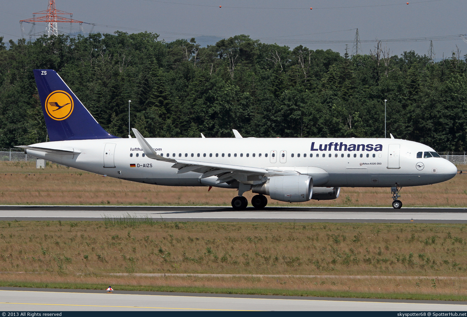 Photo of D-AIZS - Airbus A320-214 operated by Lufthansa