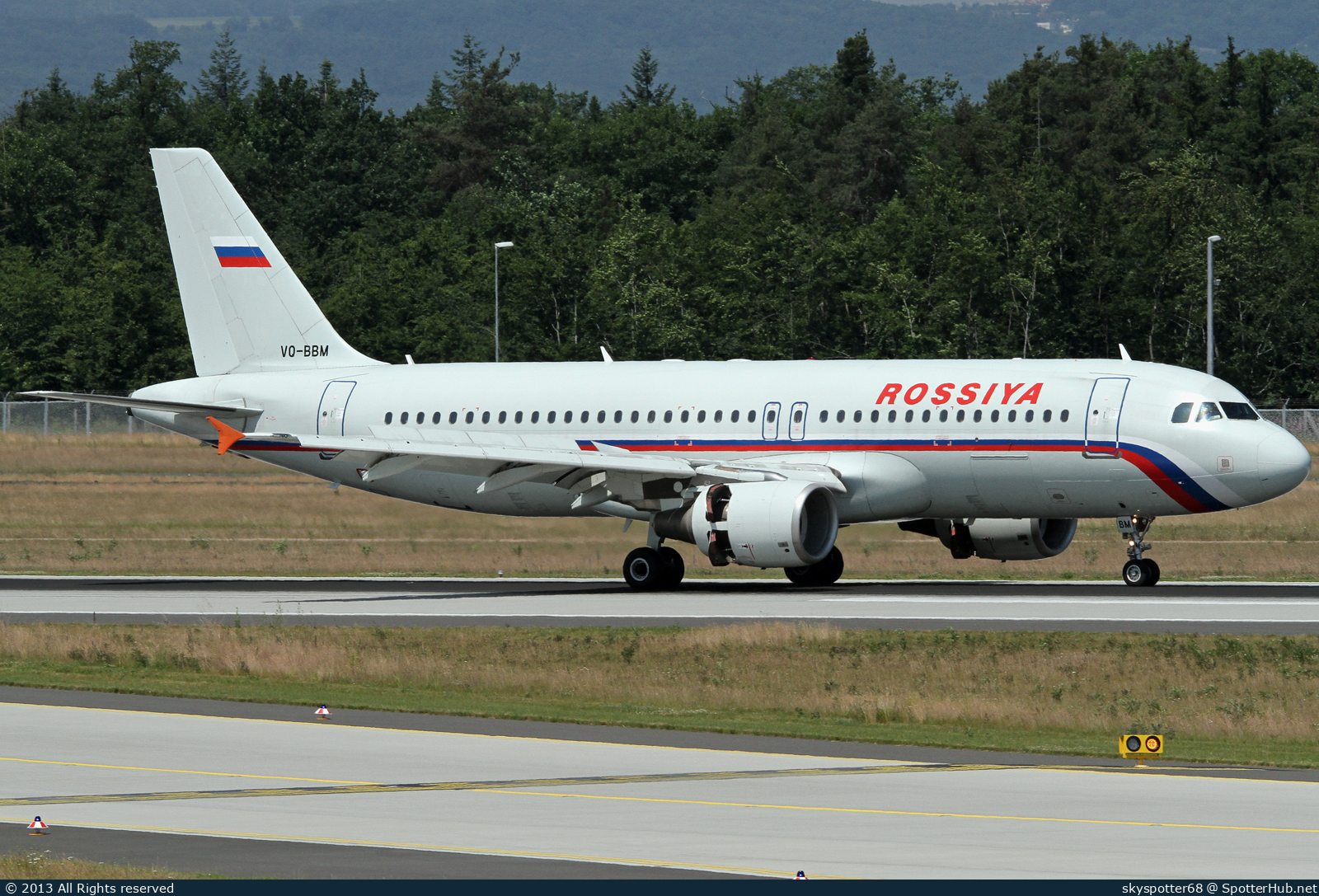 Photo of VQ-BBM - Airbus A320-214 operated by Rossiya Airlines