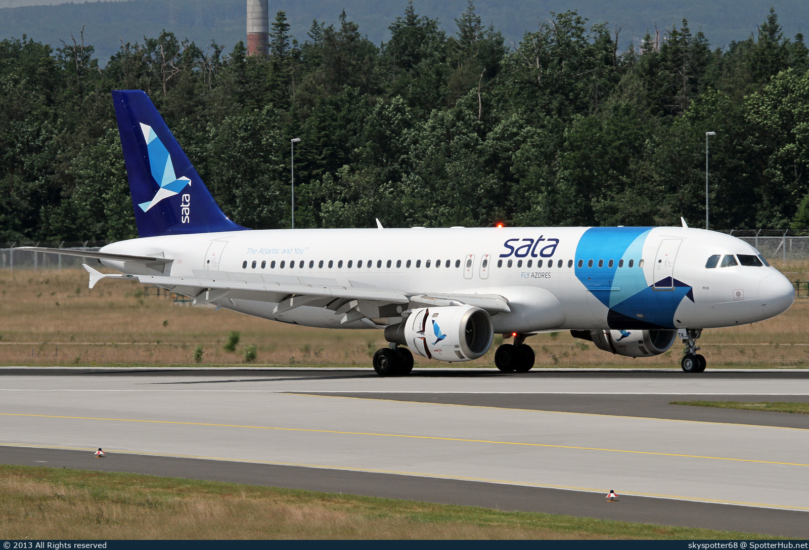 Photo of CS-TKJ - Airbus A320-212 operated by SATA International