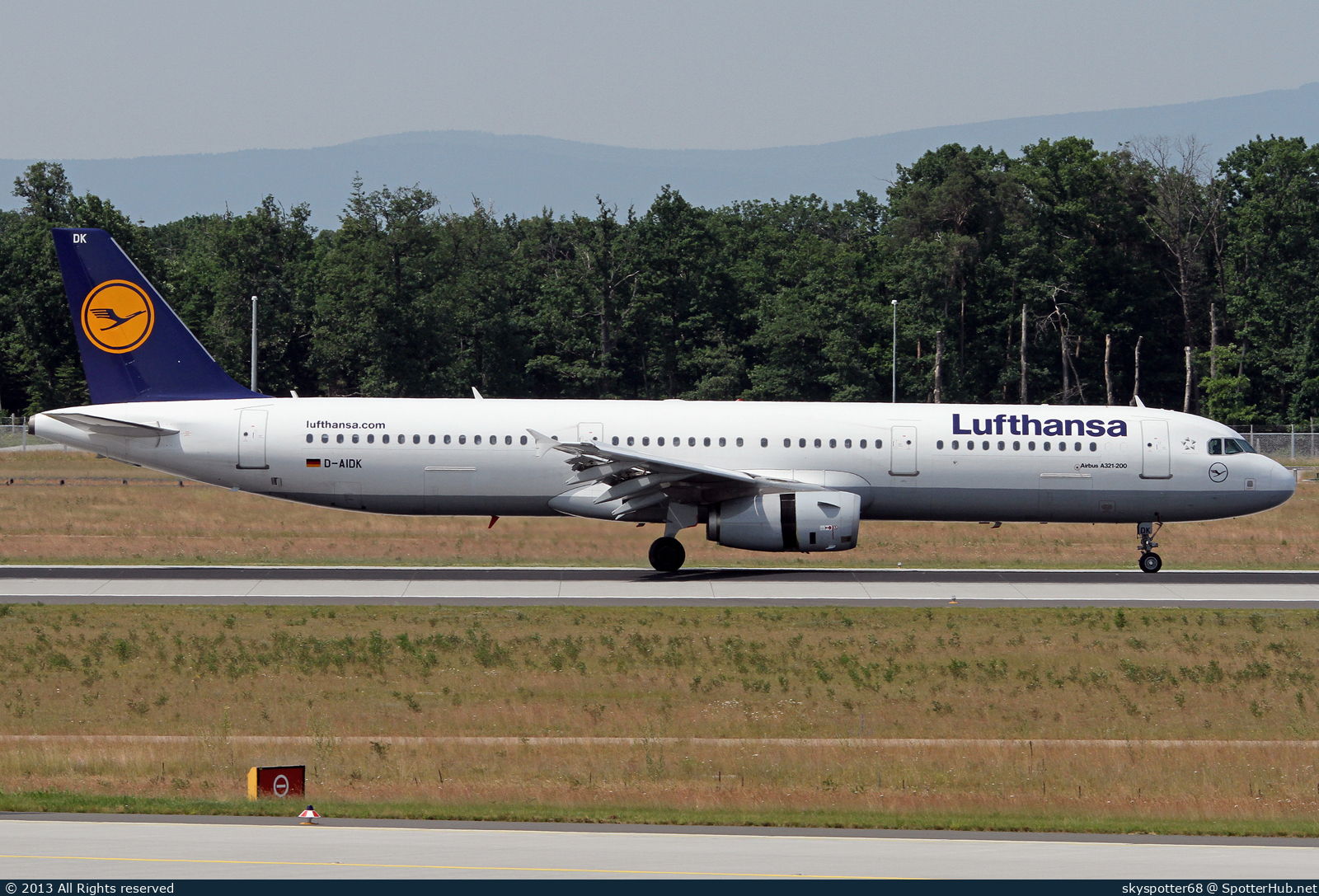 Photo of D-AIDK - Airbus A321-231 operated by Lufthansa
