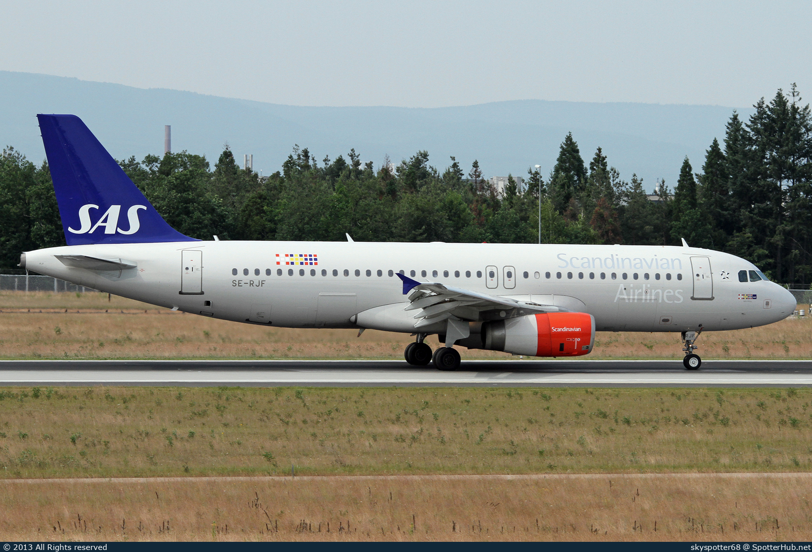 Photo of SE-RJF - Airbus A320-232 operated by SAS Scandinavian Airlines