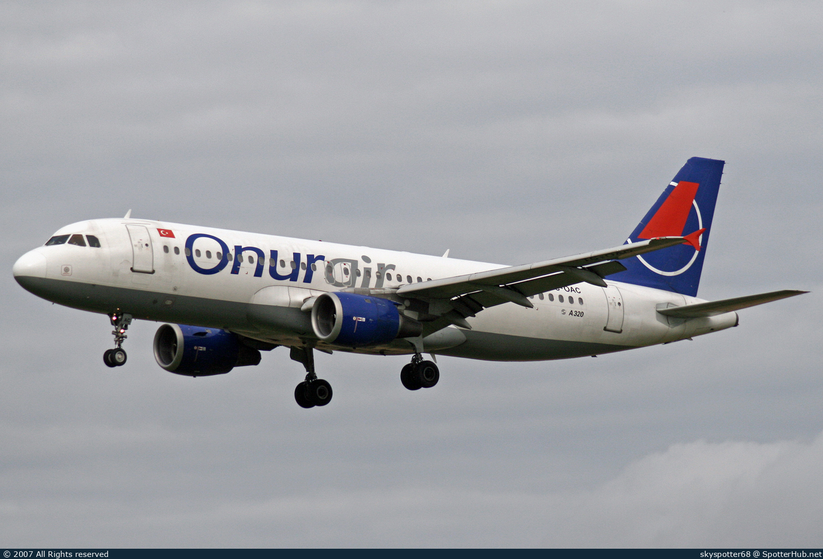 Photo of TC-OAC - Airbus A320-212 operated by Onur Air