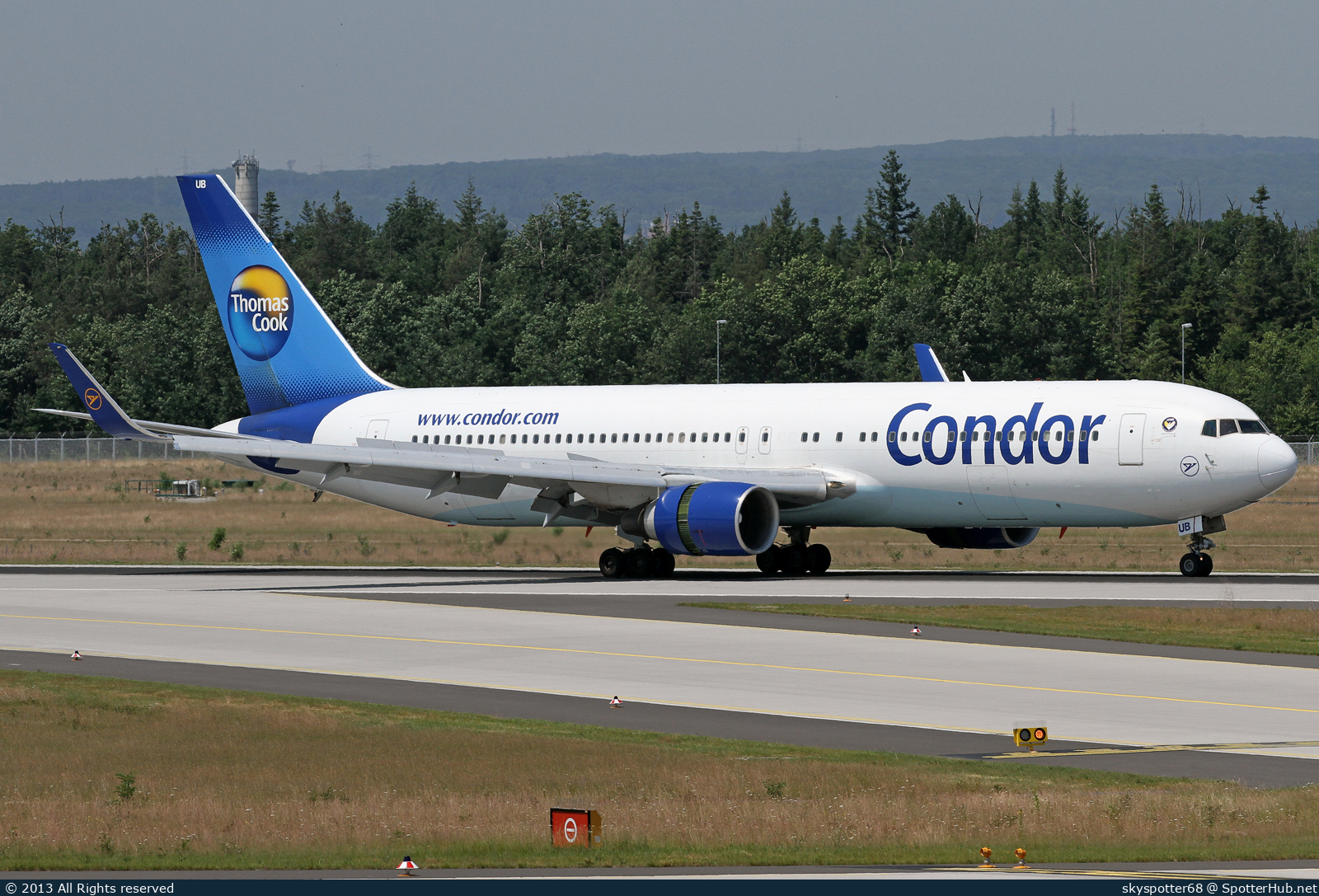 Photo of D-ABUB - Boeing 767-330(ER) operated by Condor
