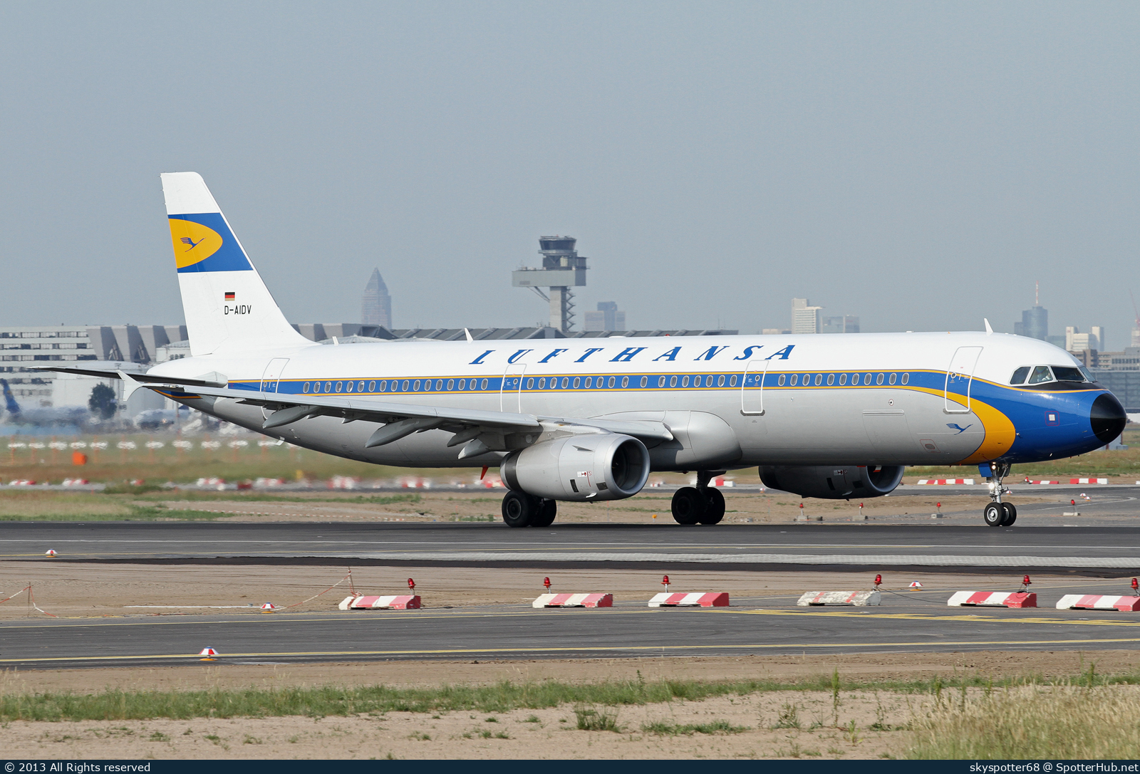 Photo of D-AIDV - Airbus A321-231 operated by Lufthansa