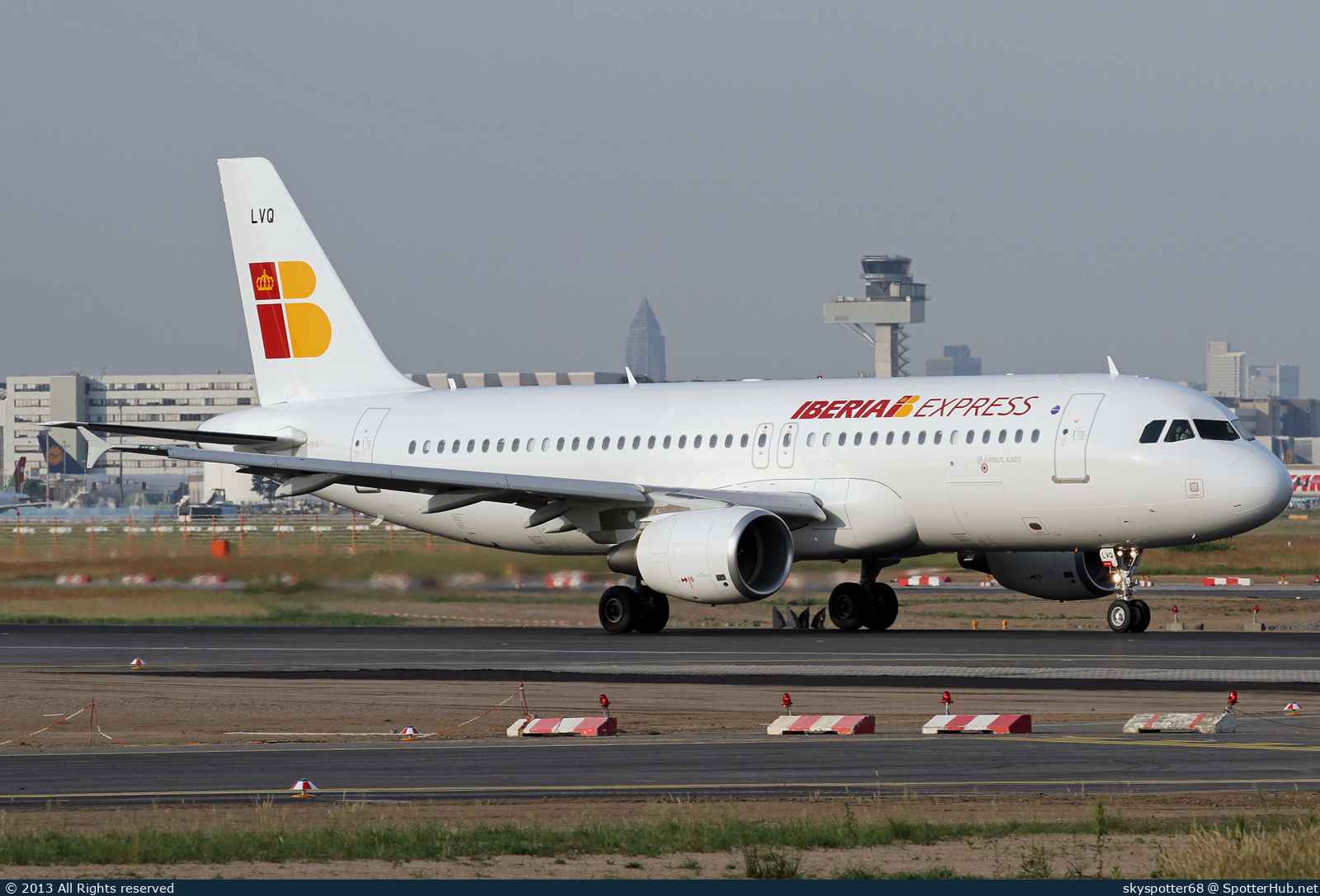 Photo of EC-LVQ - Airbus A320-216 operated by Iberia Express